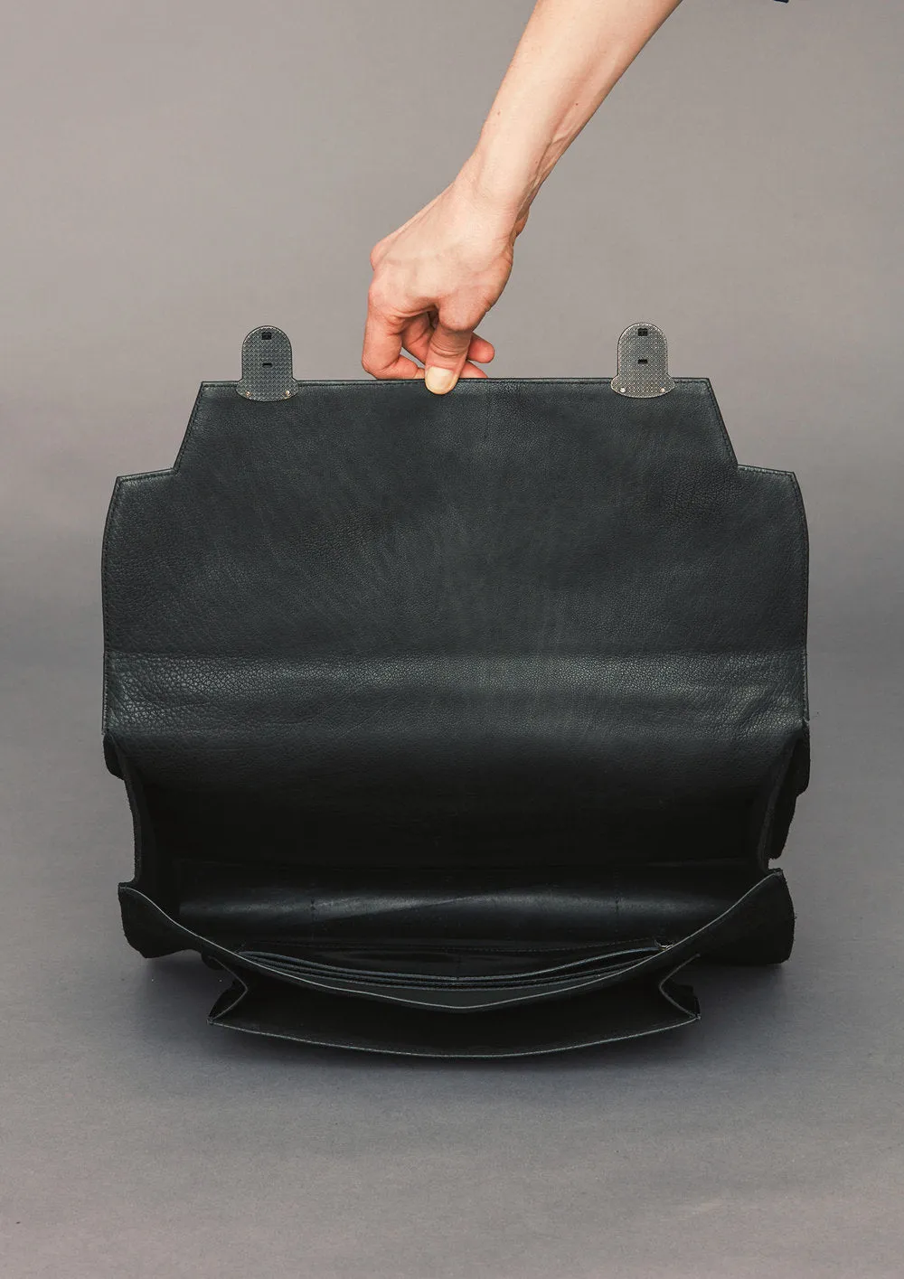 BRIEFCASE - LEATHER black