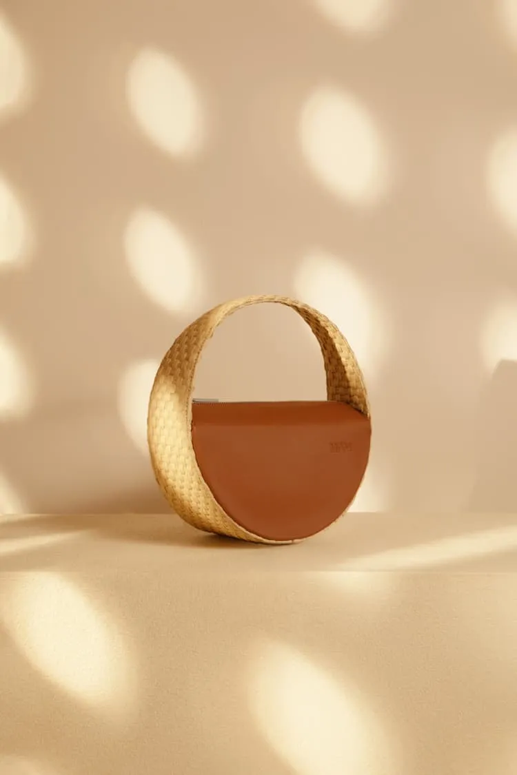 Small round raffia bag